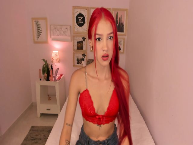 Live sex webcam photo for KiaraRoxx #272248060