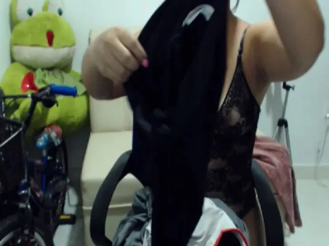 Live sex webcam photo for Kiara_XO #273070931