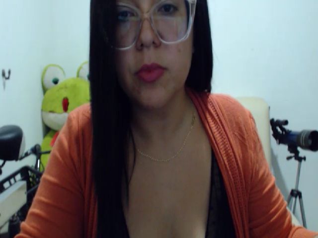 Live sex webcam photo for Kiara_XO #273250636