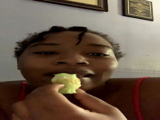 Live sex webcam photo for KieshaSavage1 #274224136