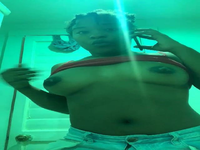 Live sex webcam photo for KieshaSavage1 #274224682