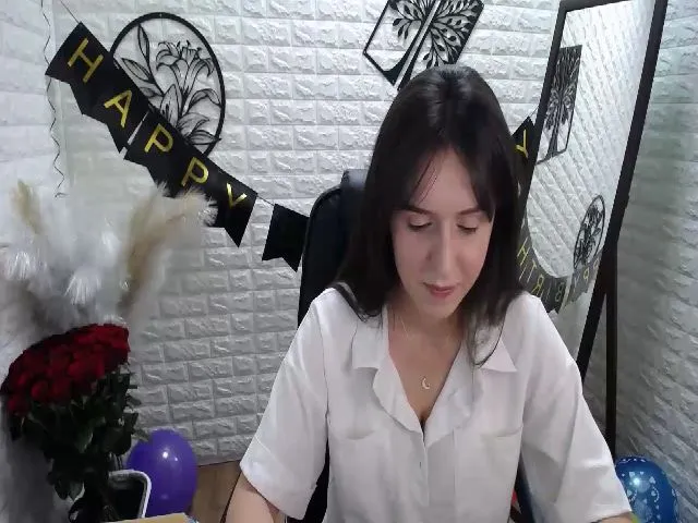 Live sex webcam photo for KikiWeber #273728313