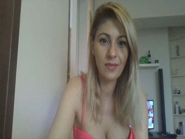 Live sex webcam photo for Kiley5 #271966672