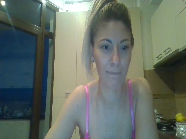 Live sex webcam photo for Kiley5 #272056288