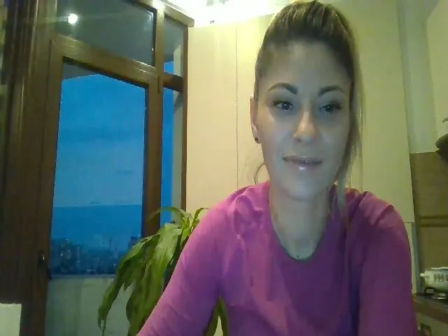 Live sex webcam photo for Kiley5 #272527649