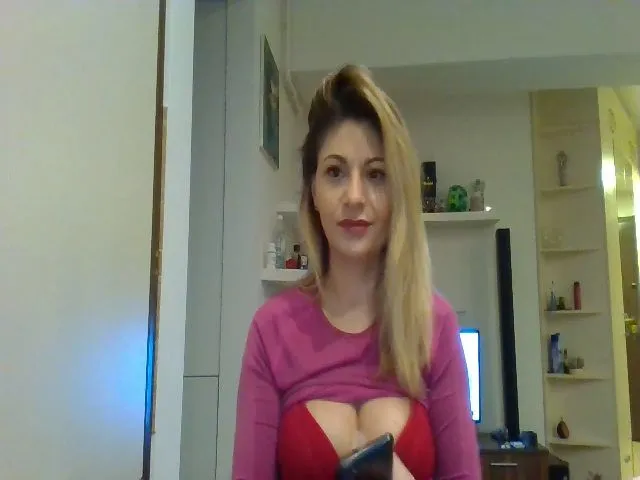 Live sex webcam photo for Kiley5 #272586230