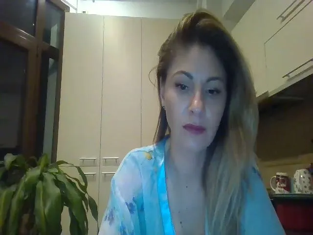 Live sex webcam photo for Kiley5 #272611344