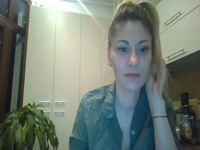 Live sex webcam photo for Kiley5 #272735442