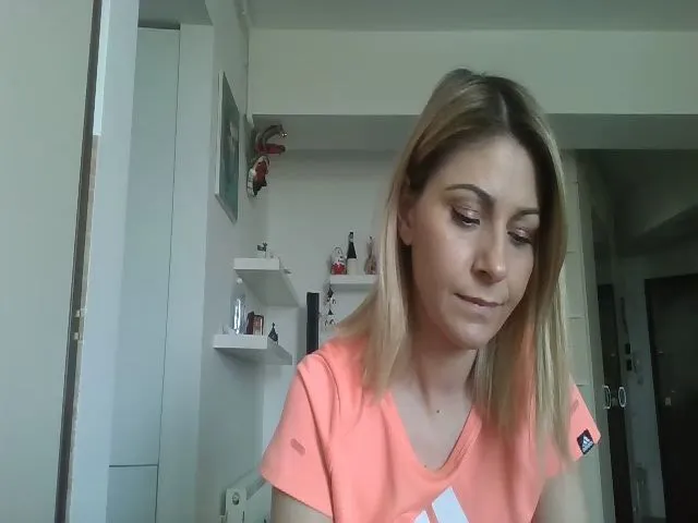 Live sex webcam photo for Kiley5 #273062451