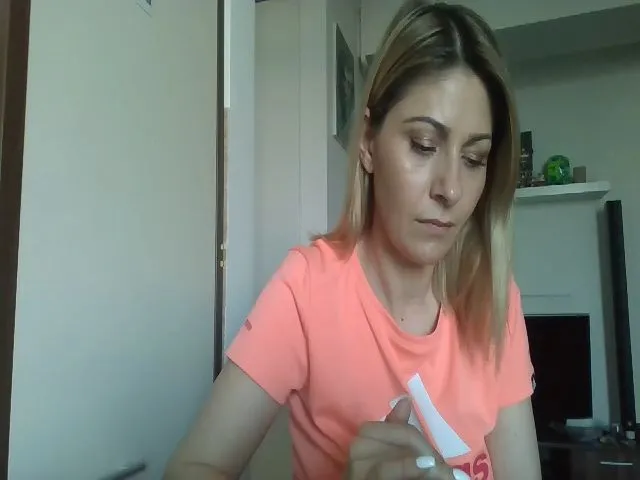 Live sex webcam photo for Kiley5 #273064489