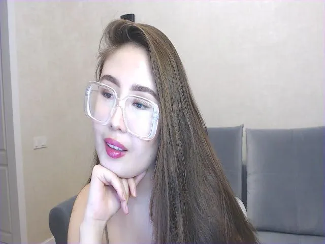 Live sex webcam photo for KimiNei #272942457