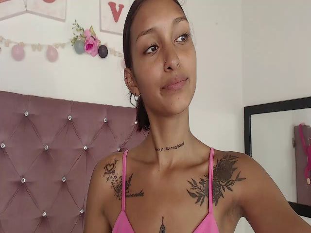 Live sex webcam photo for Kimnberly #274670648