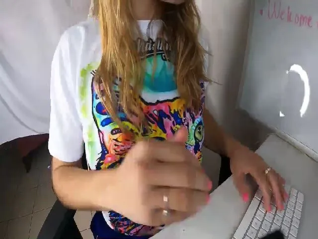 Live sex webcam photo for Kinkybun #273995433