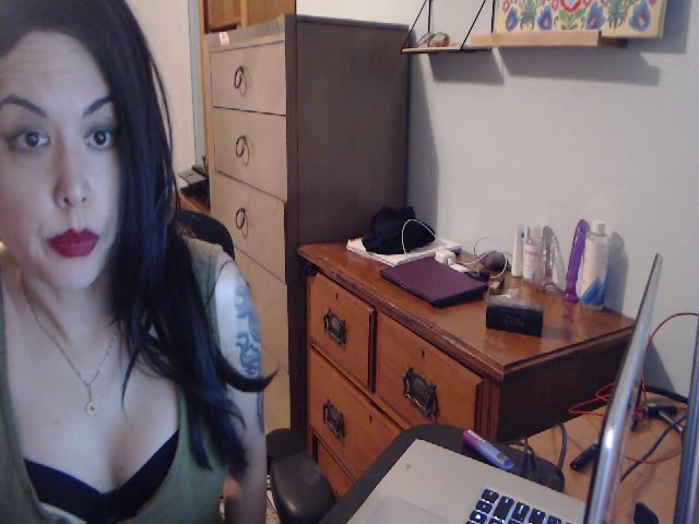 Live sex webcam photo for Kinkyhuntress #273036815