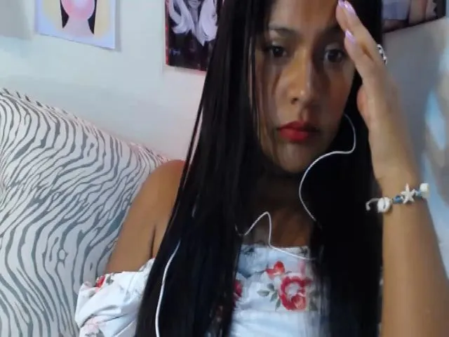 Live sex webcam photo for Kinkysweet2 #272794286