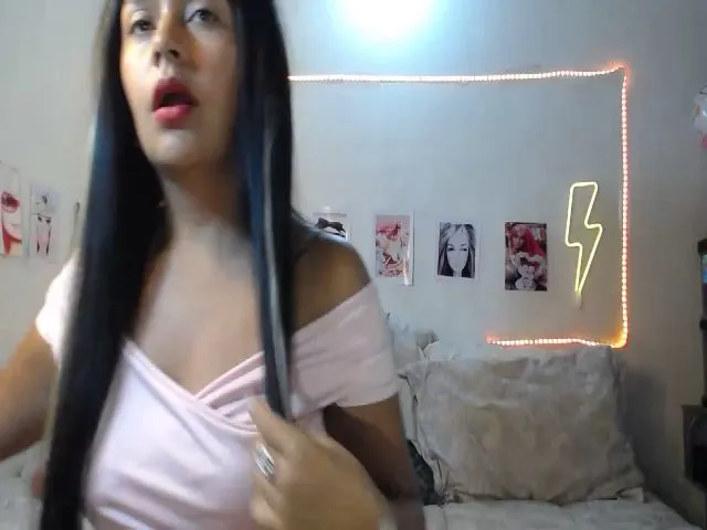 Live sex webcam photo for Kinkysweet2 #272877476
