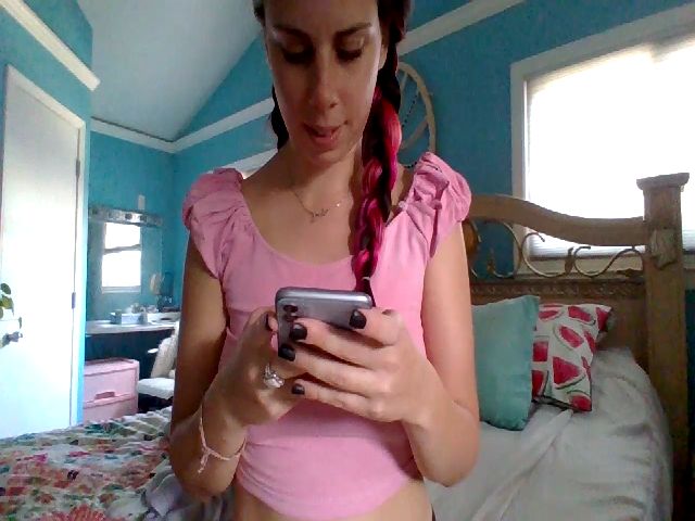 Live sex webcam photo for KinleySweetie #275299336