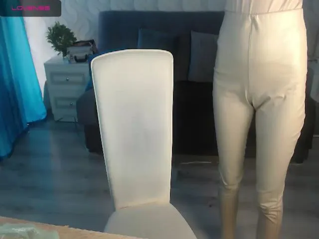 Live sex webcam photo for Kira_mia #272080155