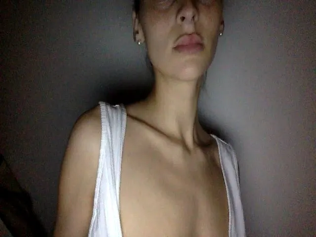 Live sex webcam photo for Kirsty___0987 #272589567