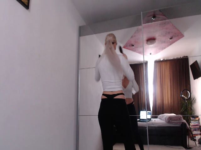 Live sex webcam photo for KissofLG #272344039