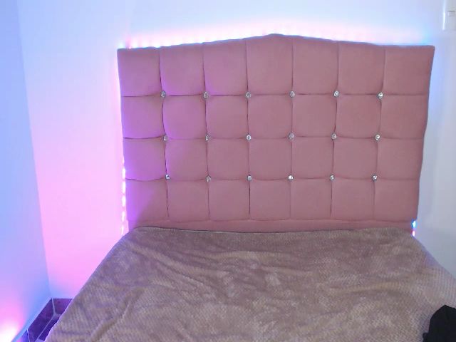 Live sex webcam photo for Krissandre_ #272224581