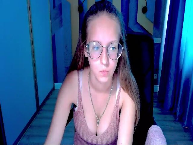 Live sex webcam photo for Kristina_Adel #274146908