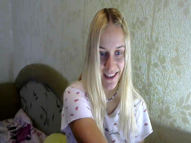 Live sex webcam photo for Kristy_Ty023 #272397565