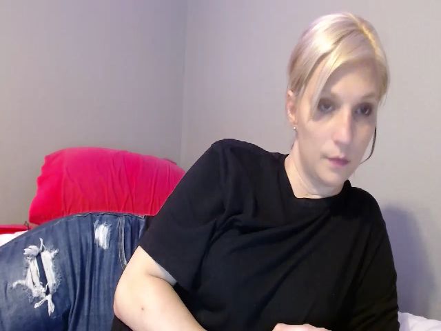 Live sex webcam photo for KylieKane69 #272946200