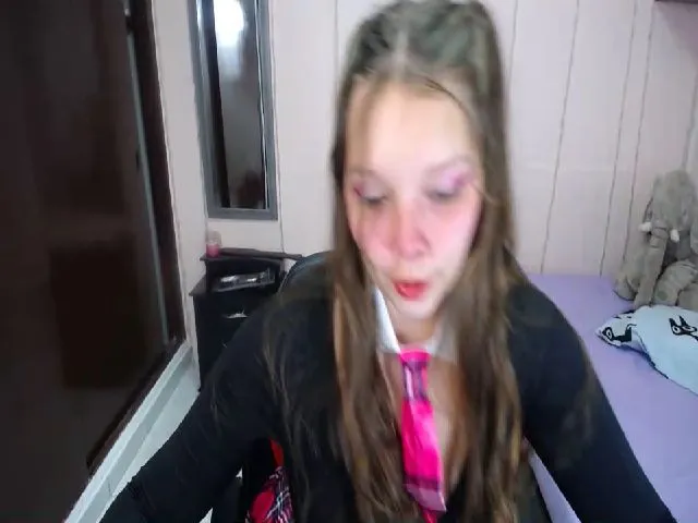 Live sex webcam photo for LEYNABRAUN #272342460