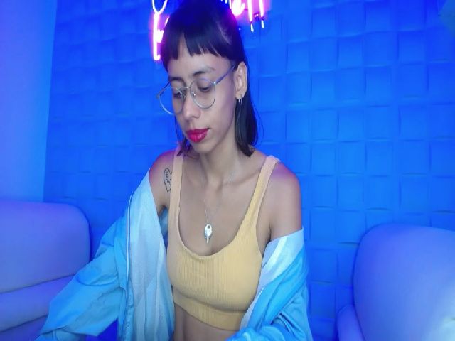 Live sex webcam photo for LITTLE_LOVE98 #272228018