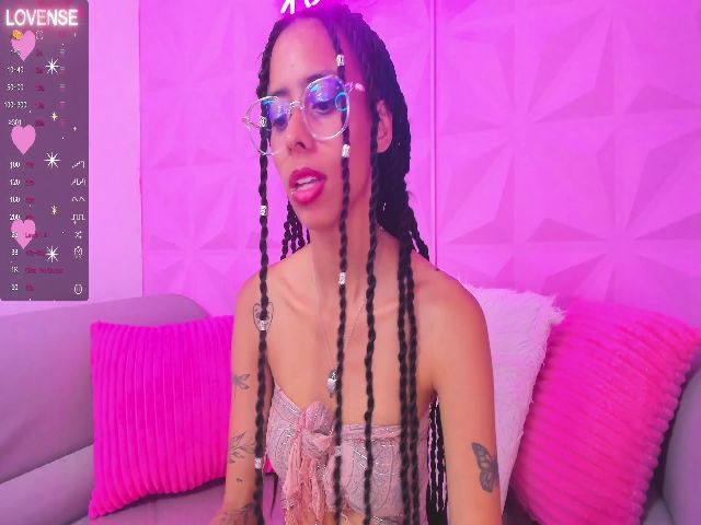 Live sex webcam photo for LITTLE_LOVE98 #274140529