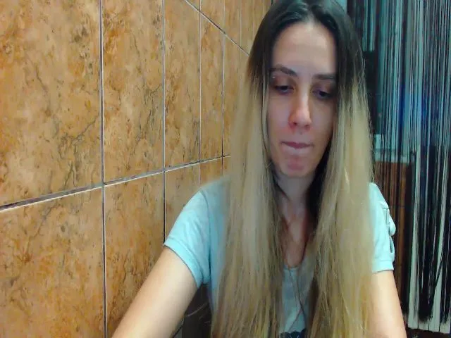 Live sex webcam photo for L_O_R_E #272362497