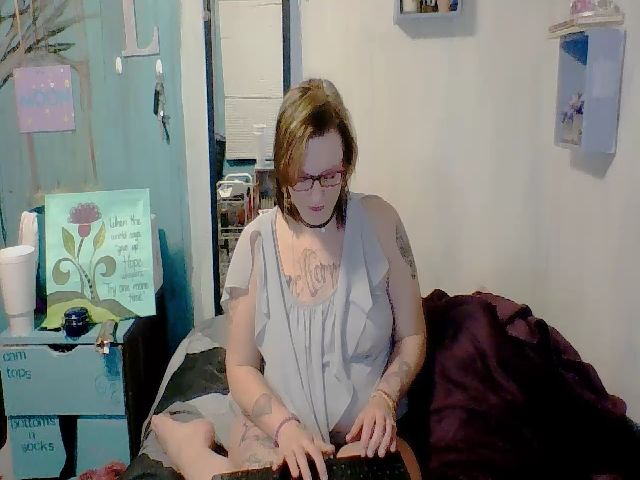 Live sex webcam photo for LaceyPagexxo #272341332