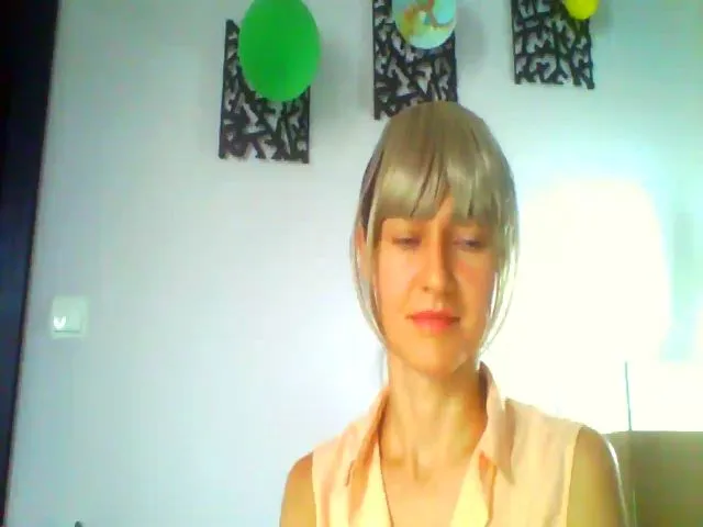 Live sex webcam photo for LaddyyyLuckk #275080307