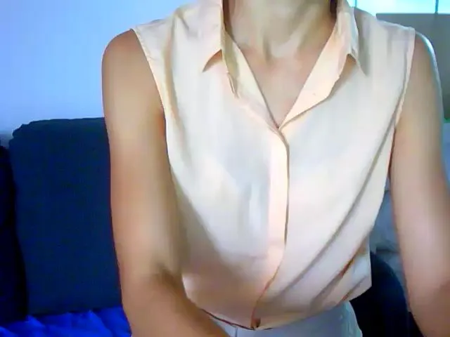 Live sex webcam photo for LaddyyyLuckk #275084452