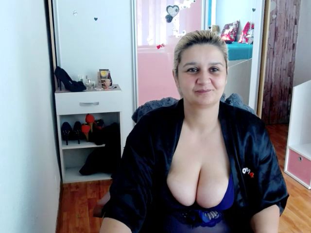 Live sex webcam photo for LadyElisa #273739330