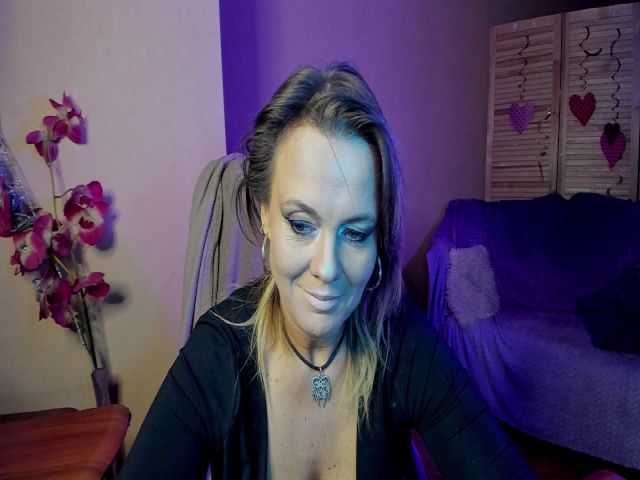 Live sex webcam photo for Lady_Flame5 #273423850