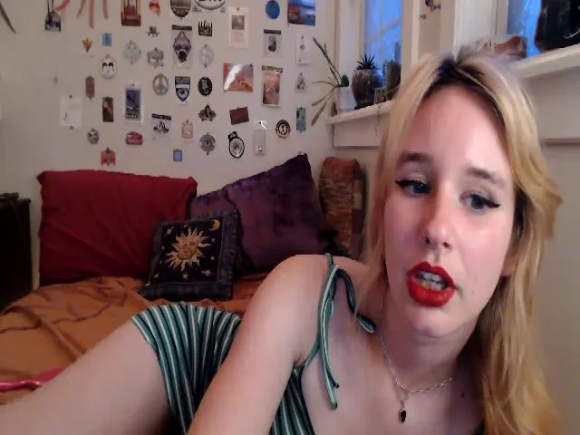 Live sex webcam photo for Lady_Garnet22 #273413564