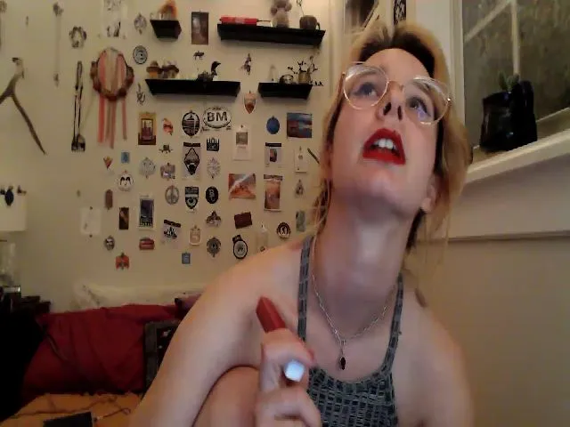 Live sex webcam photo for Lady_Garnet22 #273432823