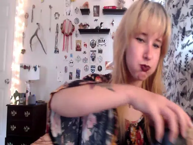 Live sex webcam photo for Lady_Garnet22 #273835870