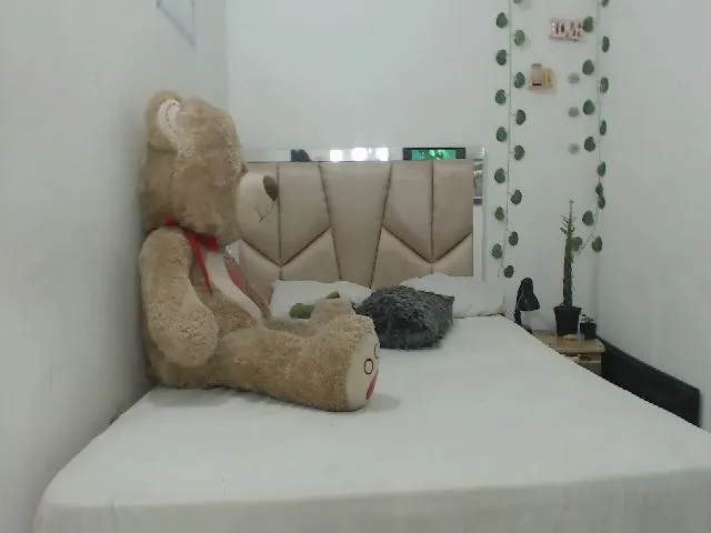 Live sex webcam photo for Lalu95 #273477138
