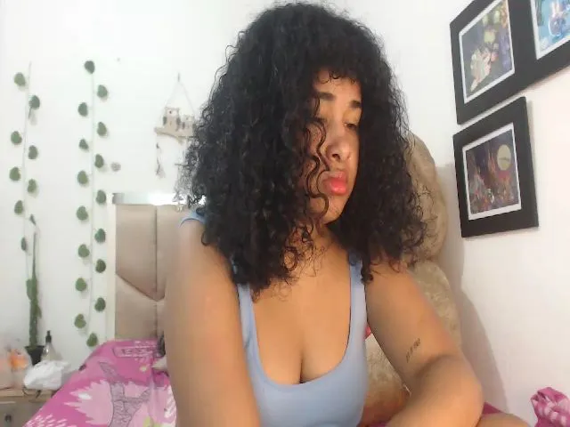 Live sex webcam photo for Lalu95 #274356814