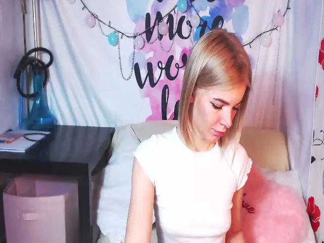 Live sex webcam photo for LanaRhoadesss #271816760