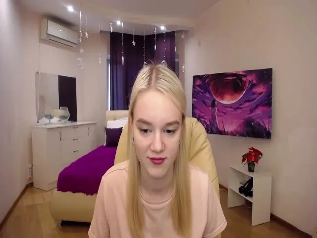 Live sex webcam photo for LanaSun #272068276