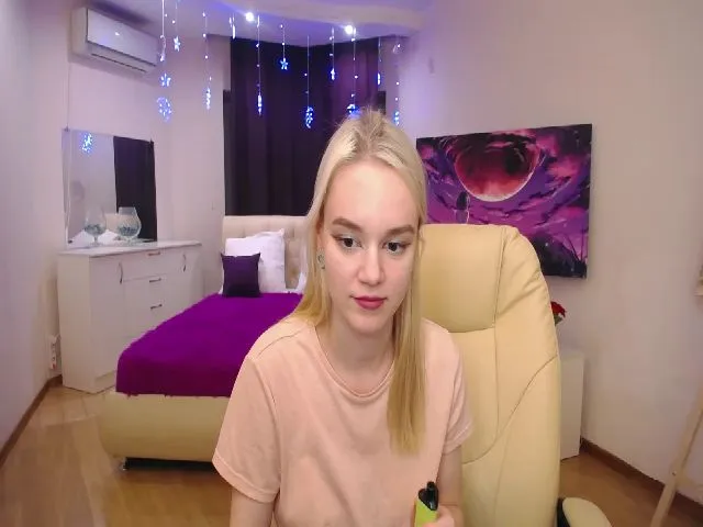Live sex webcam photo for LanaSun #272072366