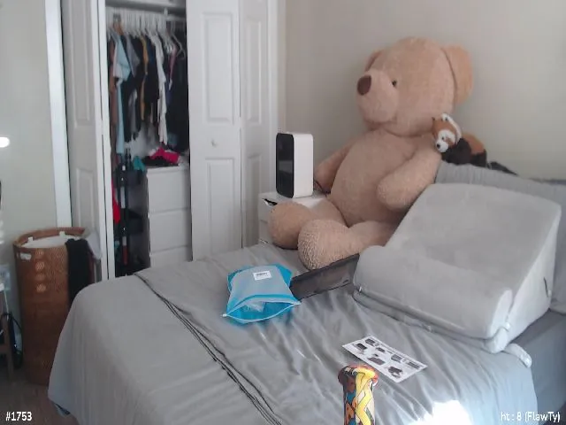 Live sex webcam photo for LanaTy #272025786