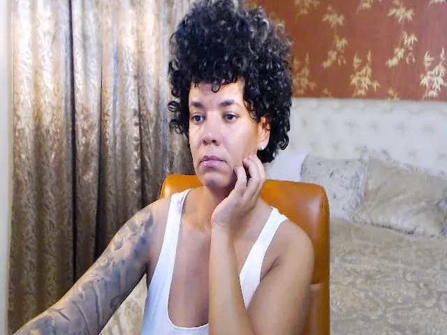 Live sex webcam photo for LaraAnne_ #273932571
