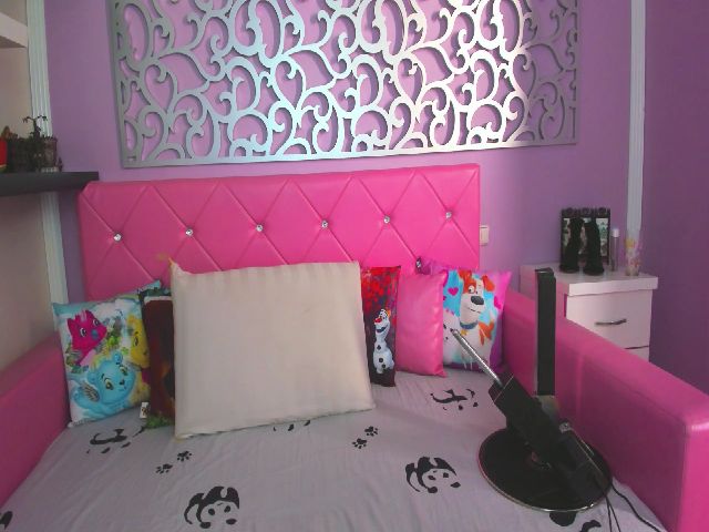 Live sex webcam photo for LaraPanther #273366349