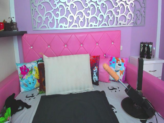 Live sex webcam photo for LaraPanther #273367337