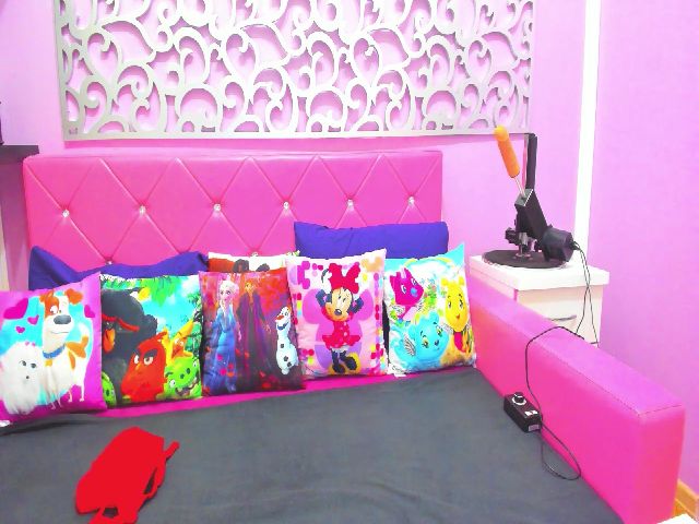 Live sex webcam photo for LaraPanther #273480449